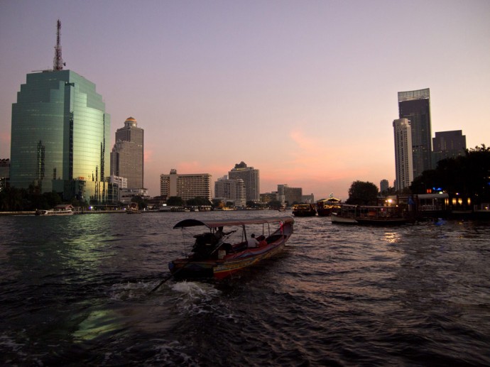 Sonnenuntergang am Chao Phraya, Bangkok