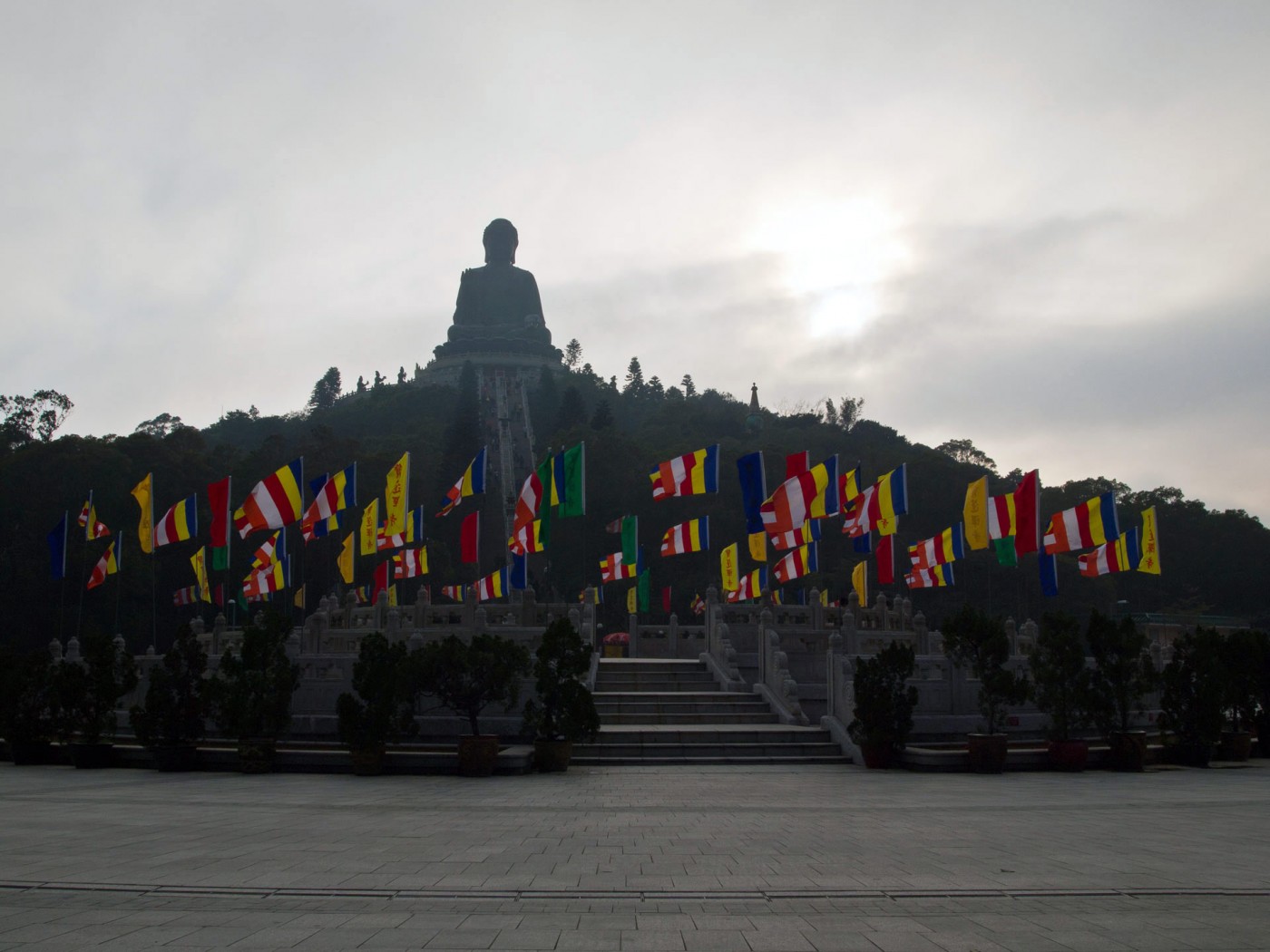 Buddhistische Flaggen und der Big Buddha