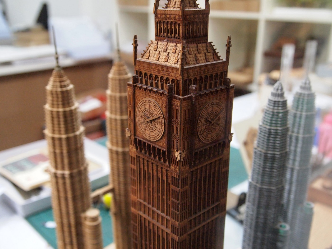 Holzschnitzerei des Big Ben in London