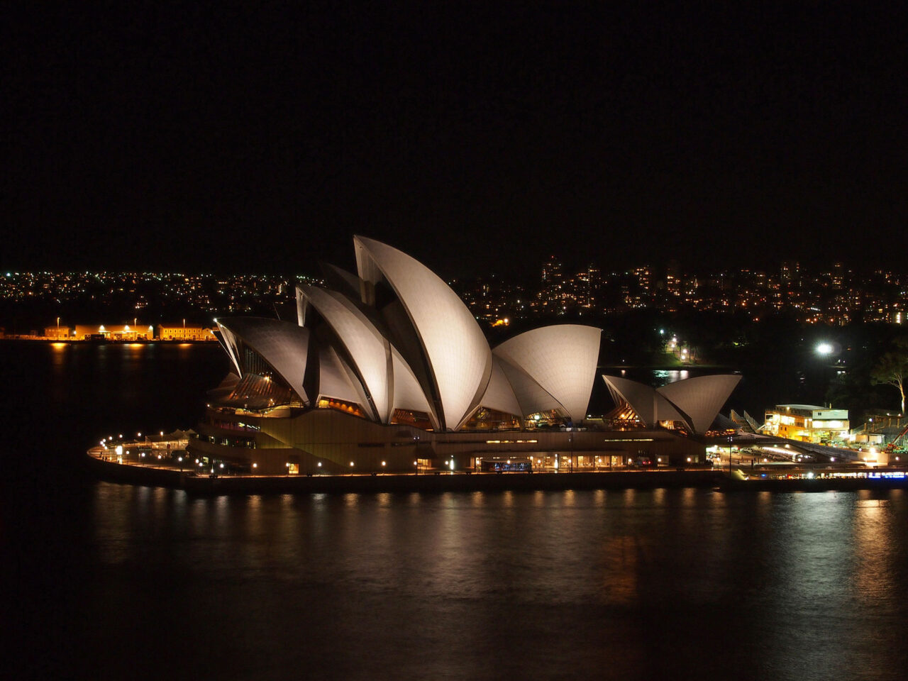 Amazing Sydney at night | Home is where your Bag is - Travel Blog