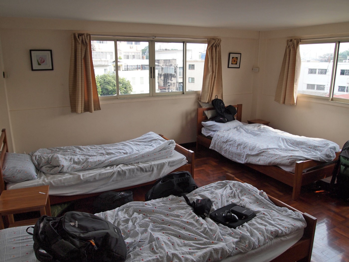 Ein Dreierzimmer im HI Bangkok, Thailand