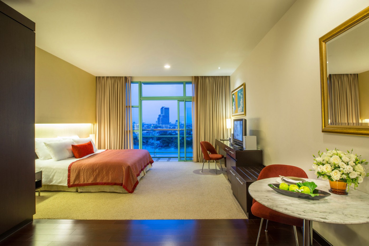 Grand Room im Chatrium Hotel Riverside Bangkok, Thailand