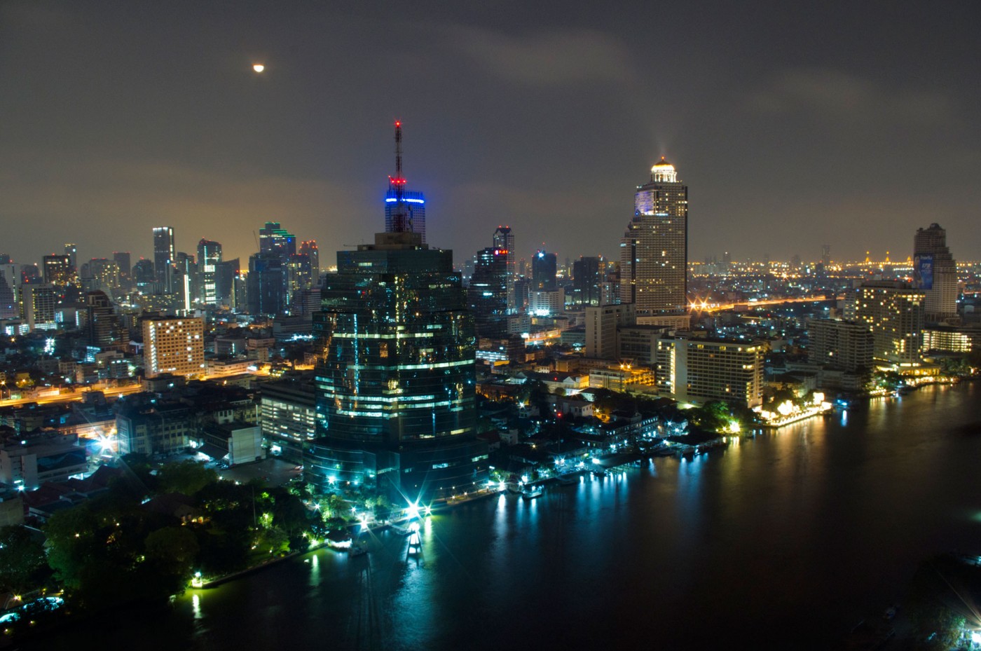 Aussicht von der Dachterrasse des Millennium Hilton Bangkok, Thailand