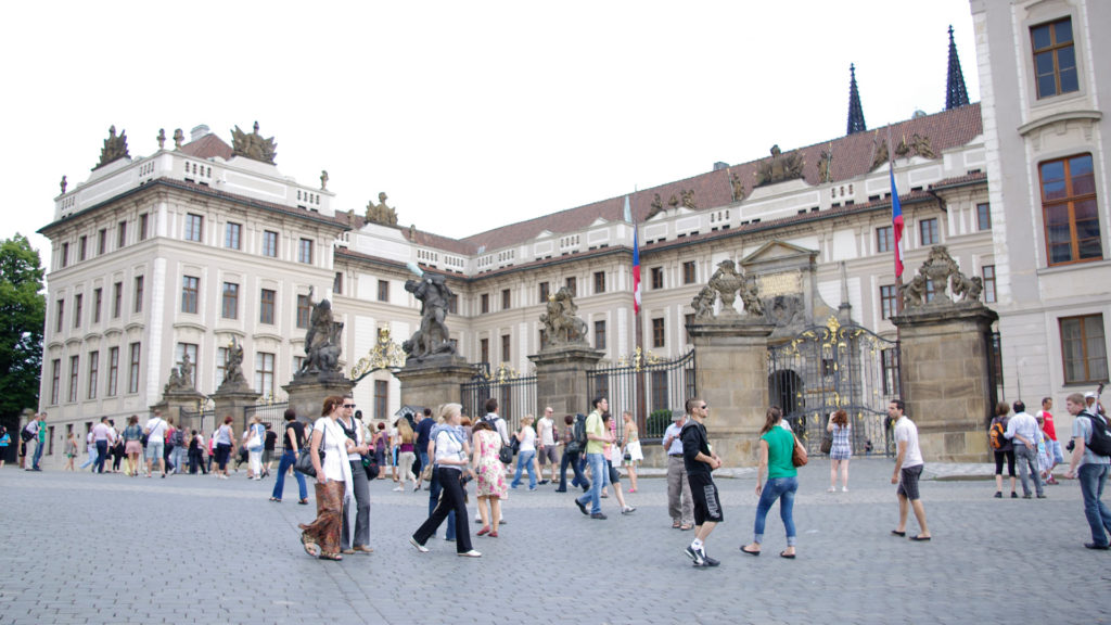 Eingang zum Königspalast auf den Burggelände in Prag