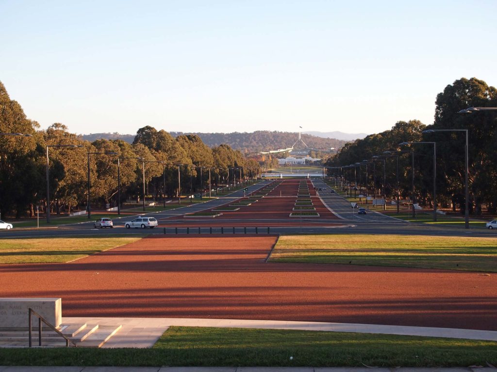 Australian War Memorial mit Ausblick auf das Parliament House