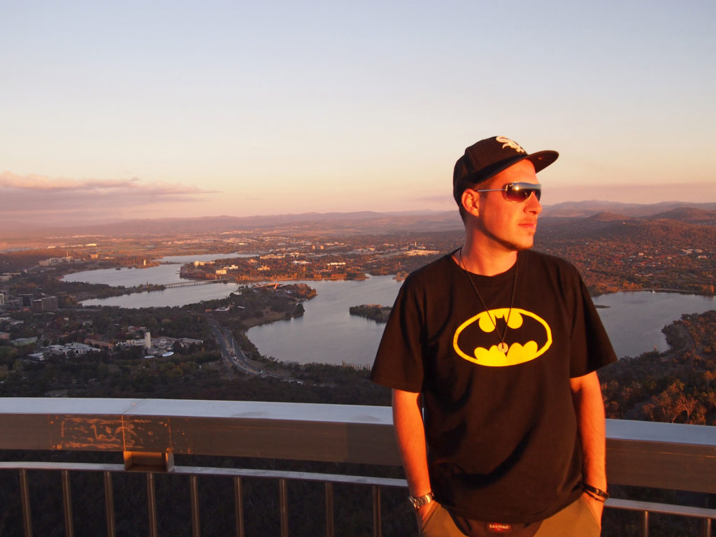 Tobi und der Sonnenuntergang auf dem Black Mountain Tower