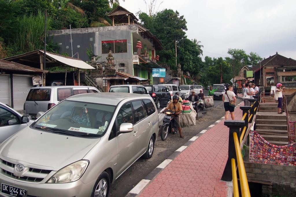 Totally crowded street on Bali in front of the rice terraces of Tegalalang