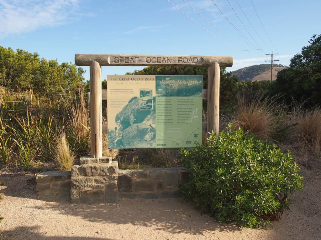 Schild mit Informationen zur Great Ocean Road