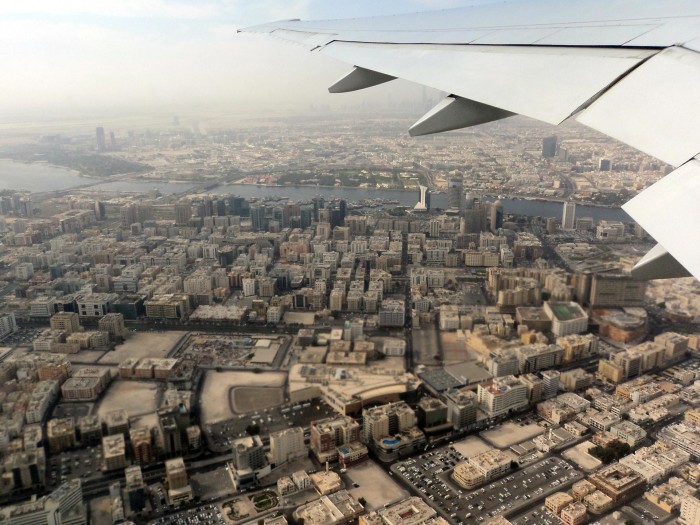 Flug über Dubai