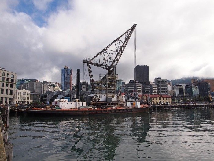 Schiff am Hafen von Wellington