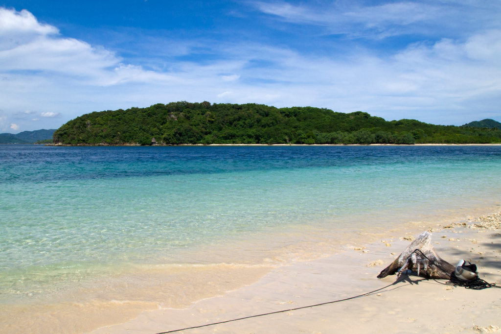 Dream beach on Gili Nanggu with a view on Gili Tangkong