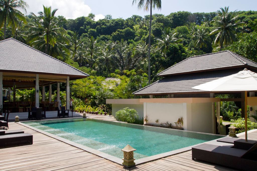 Kleiner Pool direkt am Restaurant des Kebun Villas & Resort (Senggigi, Lombok)