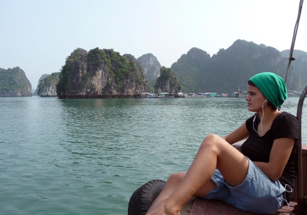 Lara in der Halong Bay, Vietnam