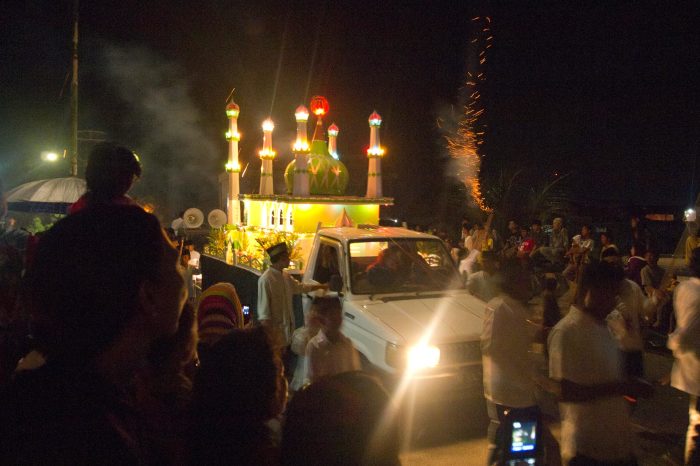 Takbiran-Parade in der Nacht vor Idul Fitri (Ampenan, Lombok)