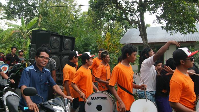 Wedding parade in the village Santong, Lombok