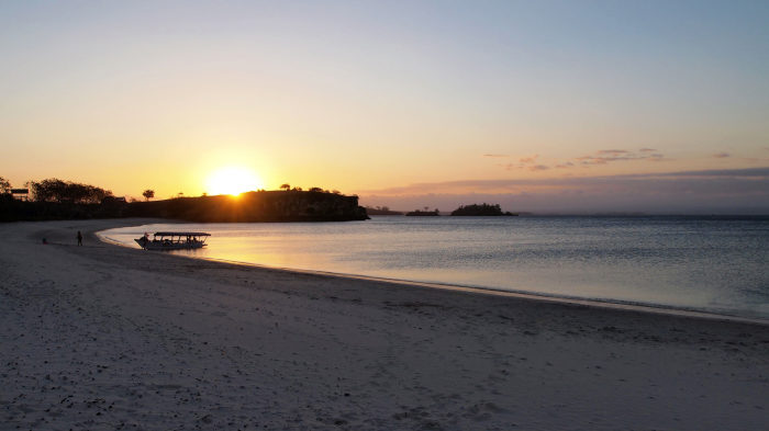 Sonnenuntergang am Pink Beach