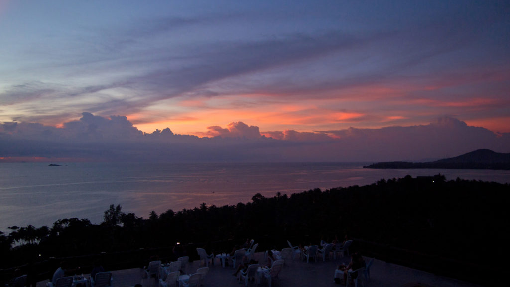 Der Sonnenuntergang vom Stone Hill Resort und der Amstardam Bar auf Koh Phangan