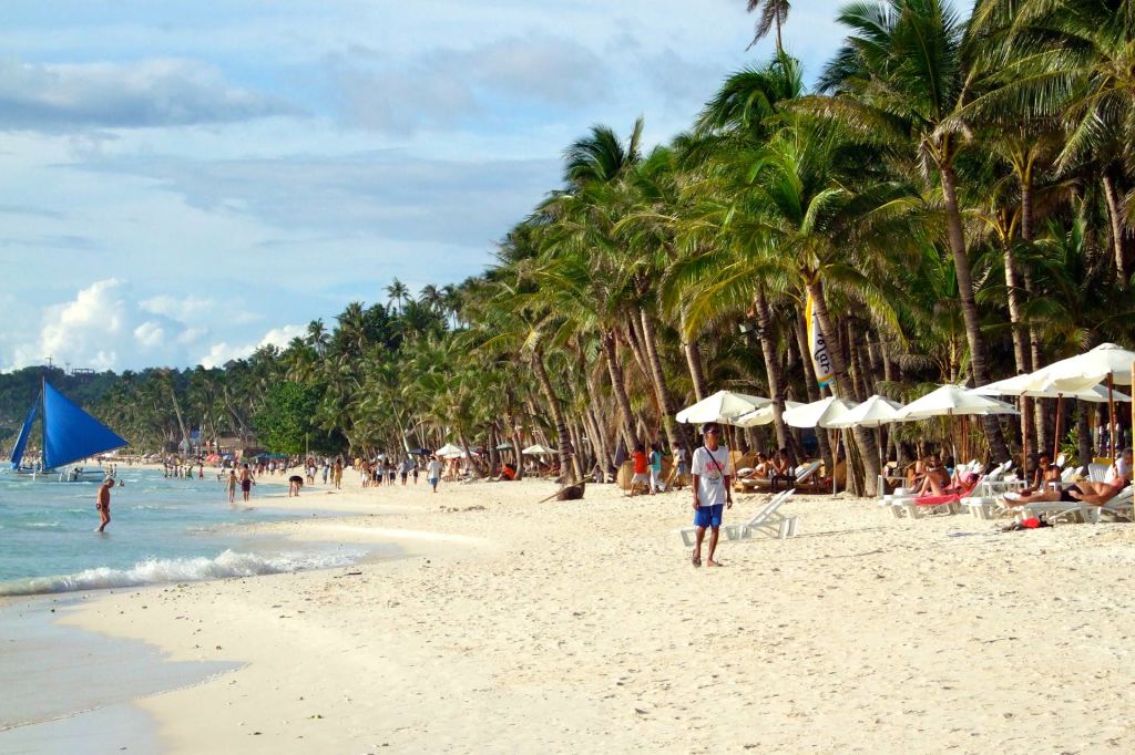 Der White Beach auf Boracay, Philippinen