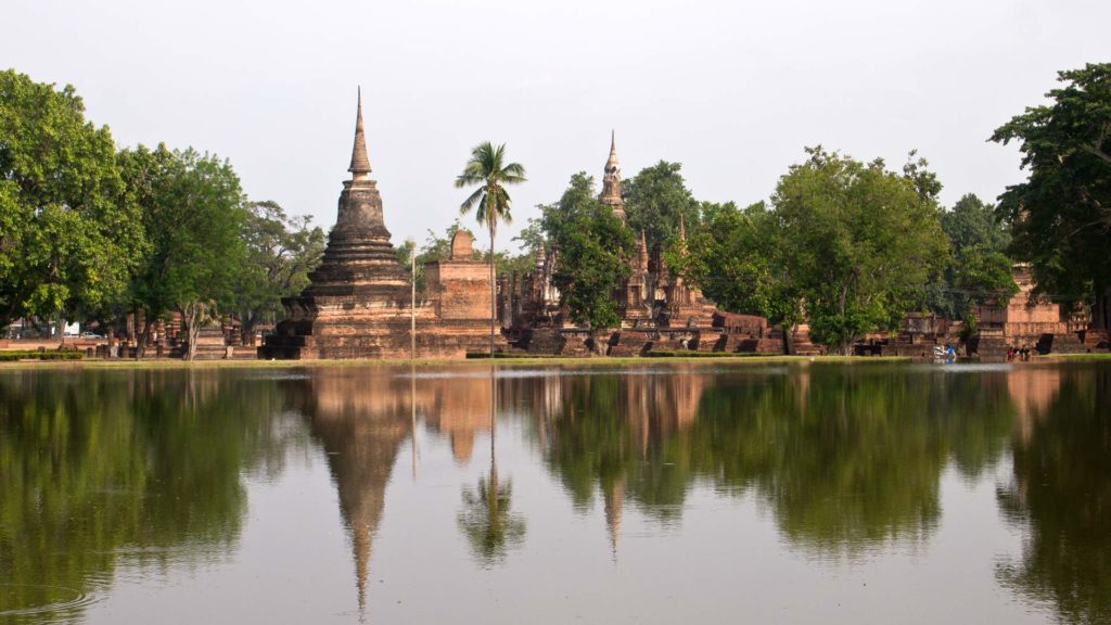 Ausblick auf den Wat Mahathat im Geschichtspark von Sukhothai