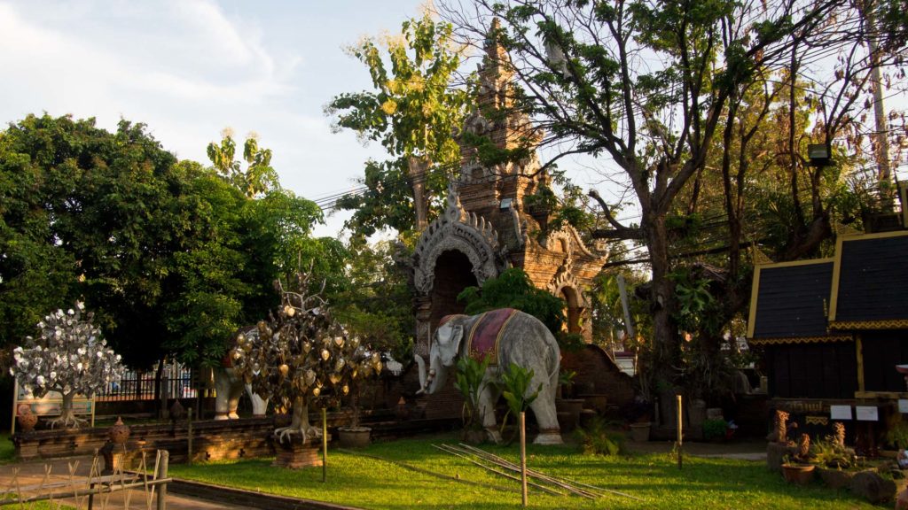 The entrance of the Wat Lokmolee