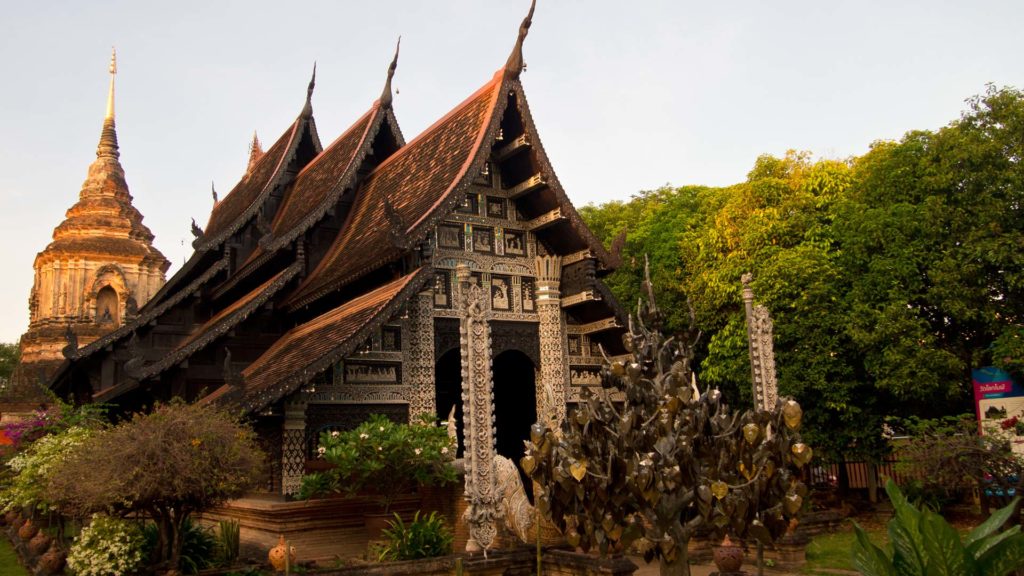 Der Wat Lokmolee mit seiner Chedi im Hintergrund