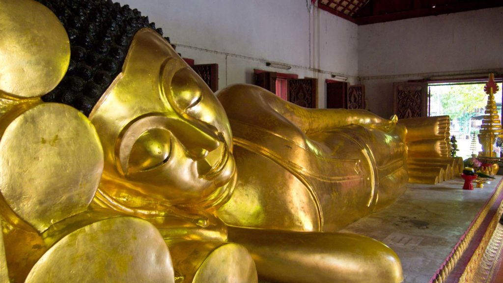 Der liegende Buddha im Wat Phra Singh
