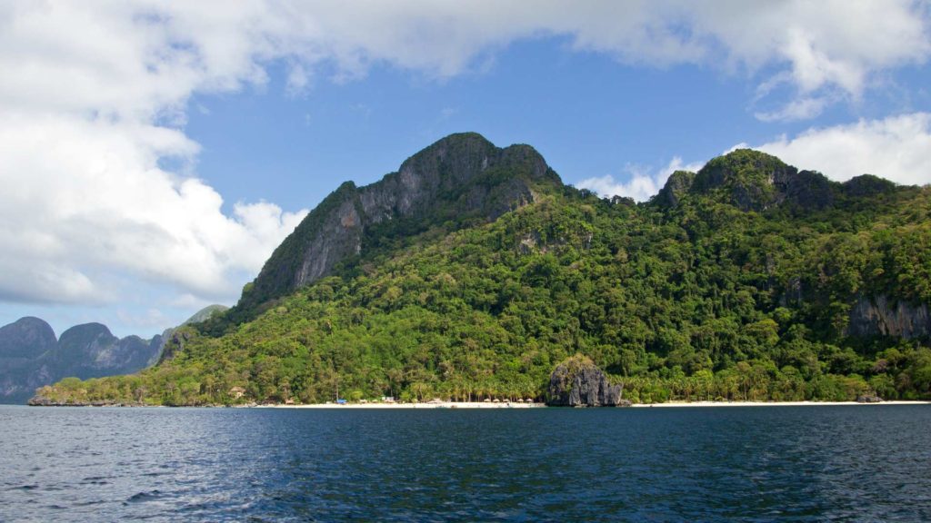 Passing the Seven Commandos Beach, El Nido