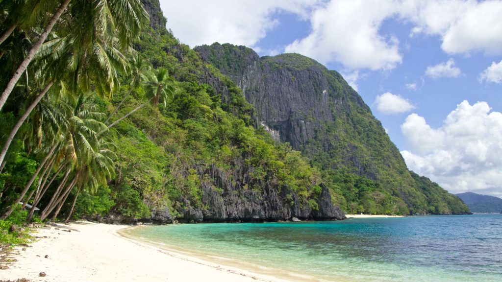 Pasandigan Beach on Cadlao Island