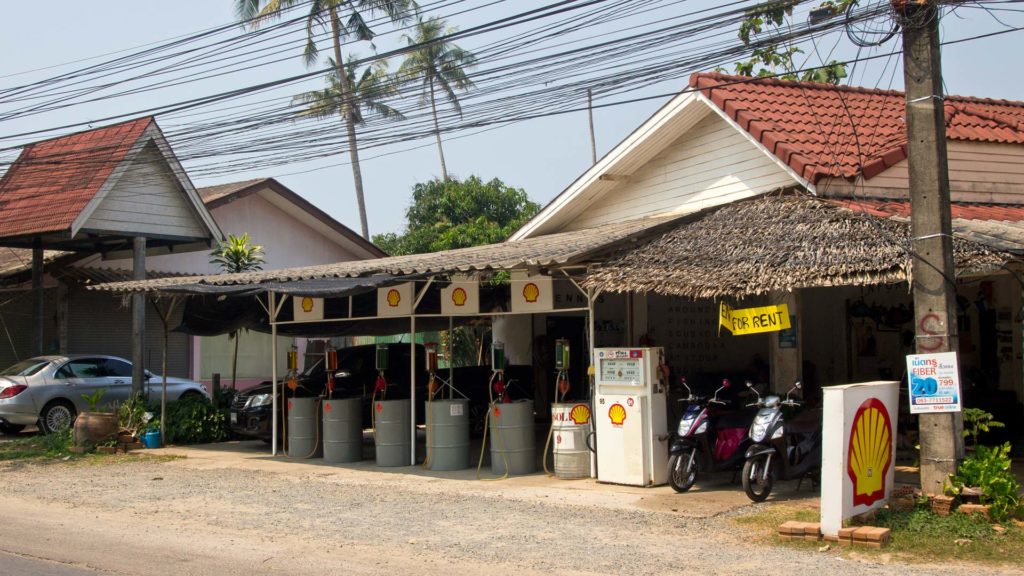 Vintage Shell Tankstelle auf Koh Chang