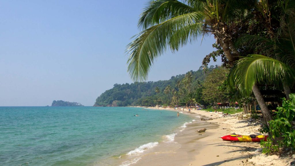 Lonely Beach, the backpacker beach of Koh Chang