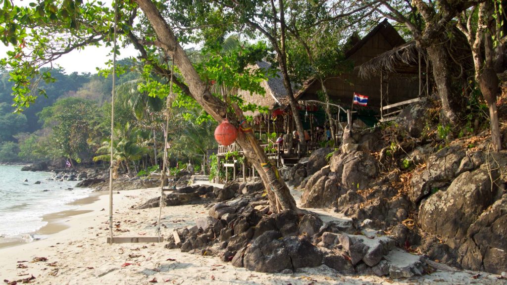 Chillige Strandbar mit Bungalows am Long Beach, Koh Chang