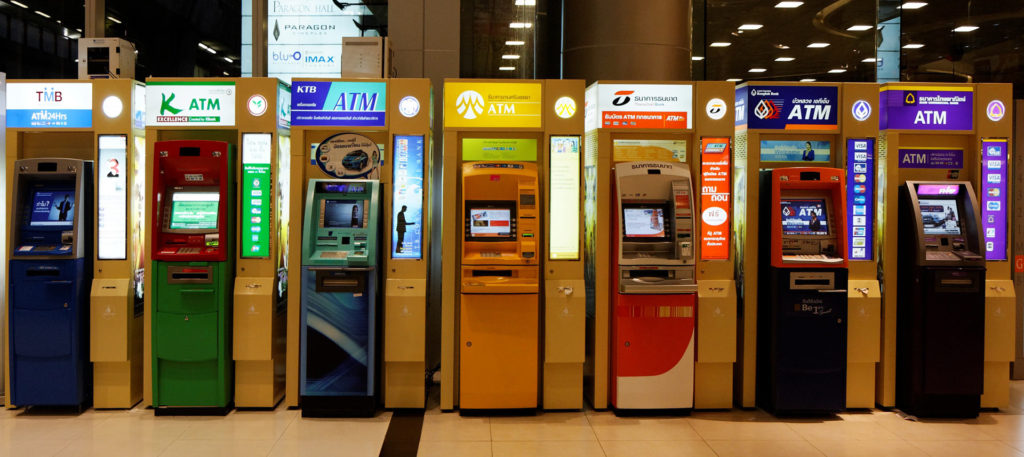 ATMs zum Geld abheben in Thailand