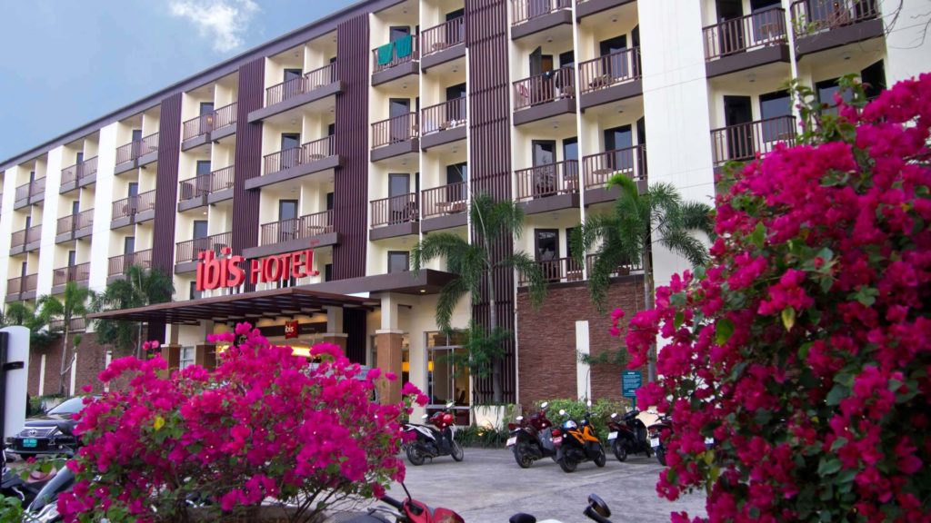 The entrance to the ibis Hotel in Patong, Phuket