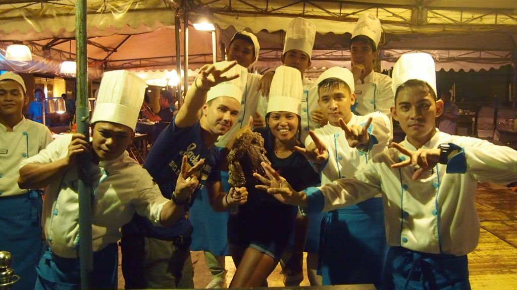 Marcel und die Dancing Chefs am White Beach, Boracay