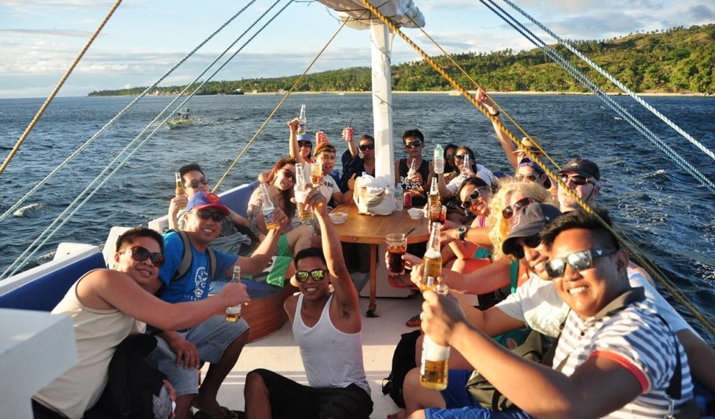 Party an Bord des Boracay Explorers