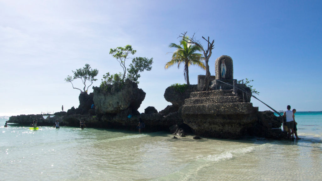 Der Willy's Rock an der Station 1 des White Beaches