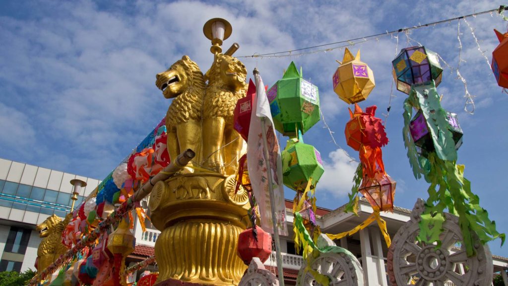 Laternenschmuck am Wat Buppharam, Chiang Mai