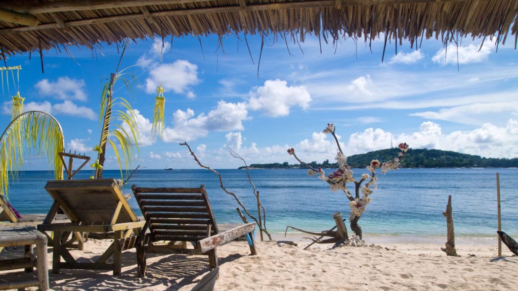 Ausblick vom Strand auf Gili Meno auf Gili Trawangan