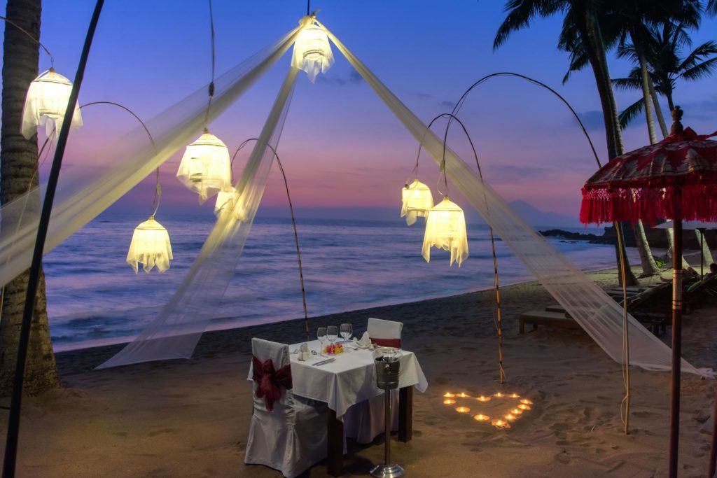 Romantic Dinner direkt am Strand des The Chandi Resorts