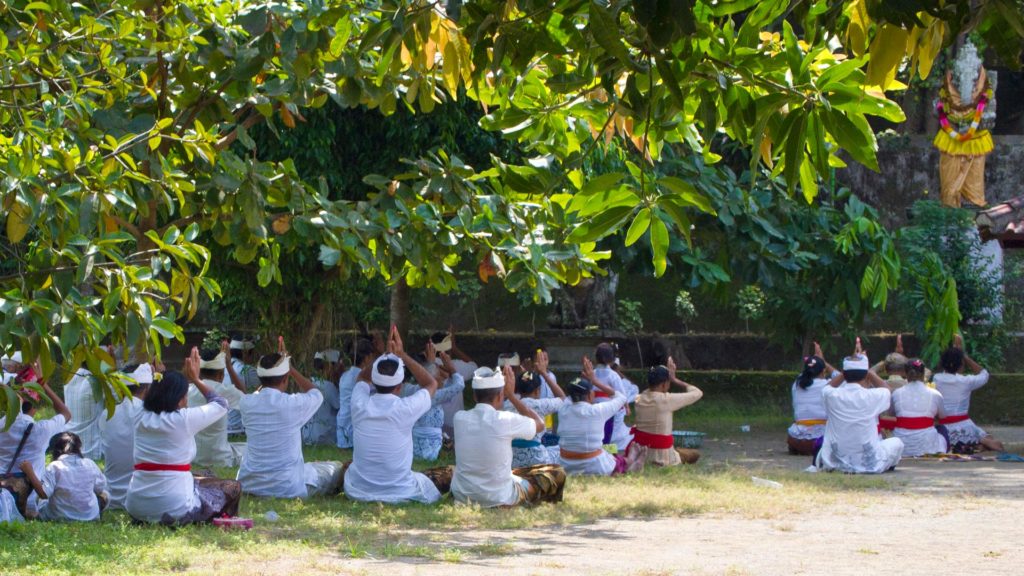 Zeremonie/Gottesdienst im Pura Gunung Sari