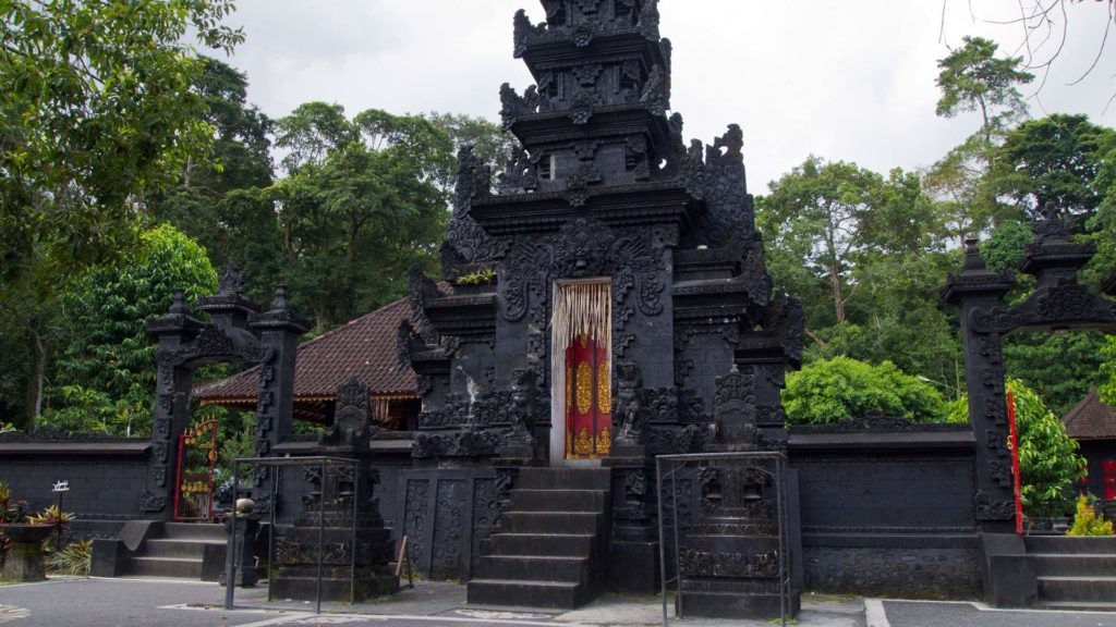 Eingang zum Pura Suranadi