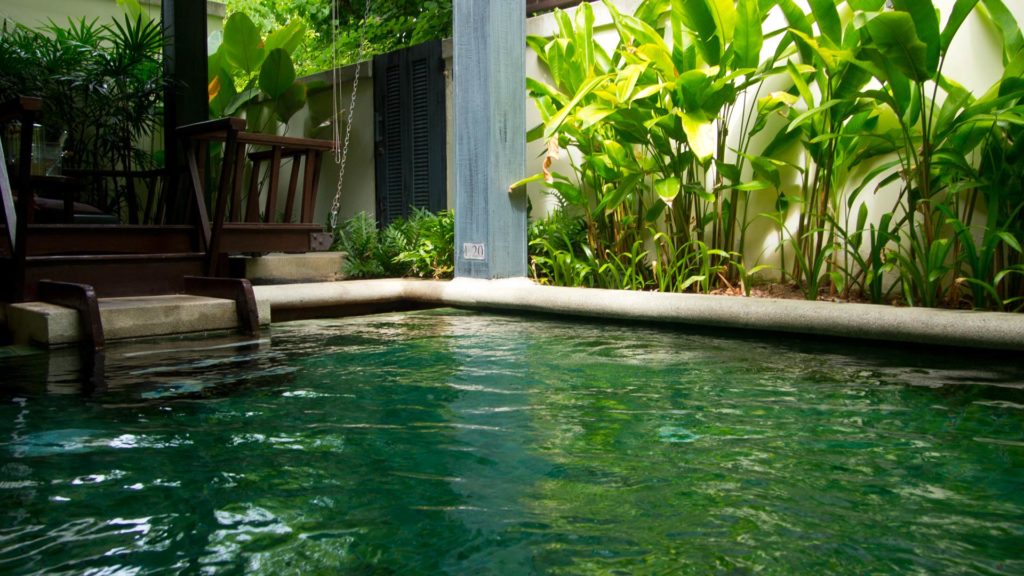 Der private Swimmingpool im Deluxe Zimmer des Anantara Lawana