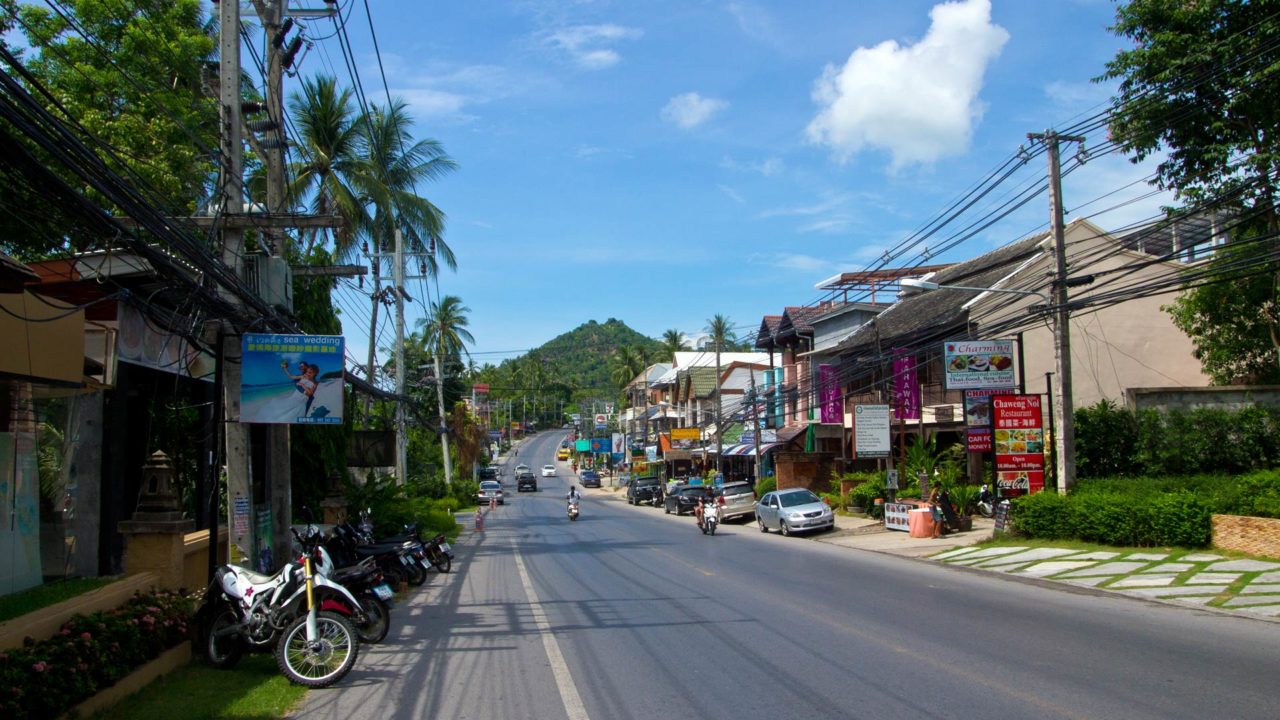 Street between Chaweng and Lamai on a motorbike trip on Koh Samui
