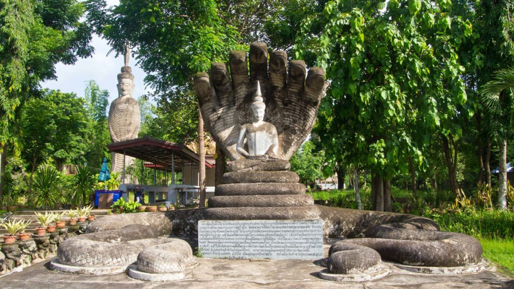 Statue des Buddha und Nagas im Sala Kaew Ku Skulpturenpark, Nong Khai