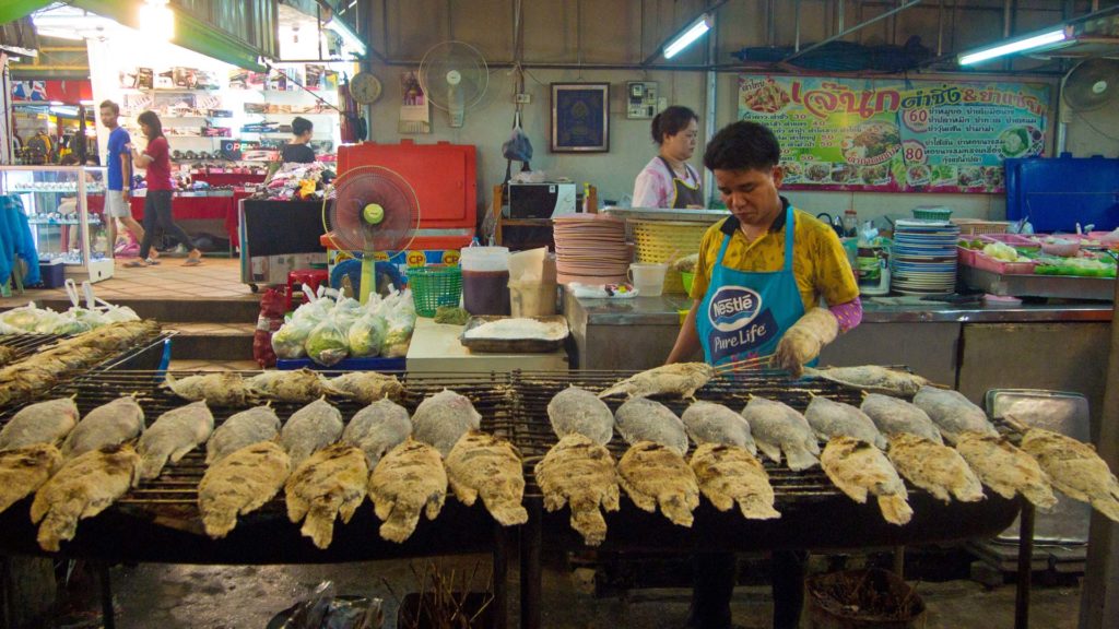 Pla Nin Fisch am Centerpoint Nachtmarkt in Udon Thani