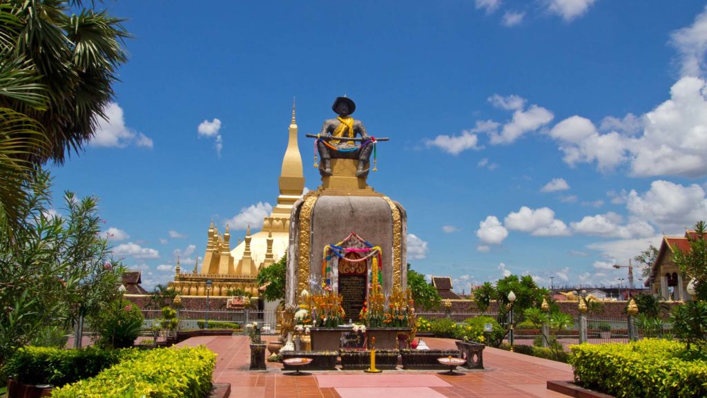 Königsstatue und Pha That Luang, Vientiane