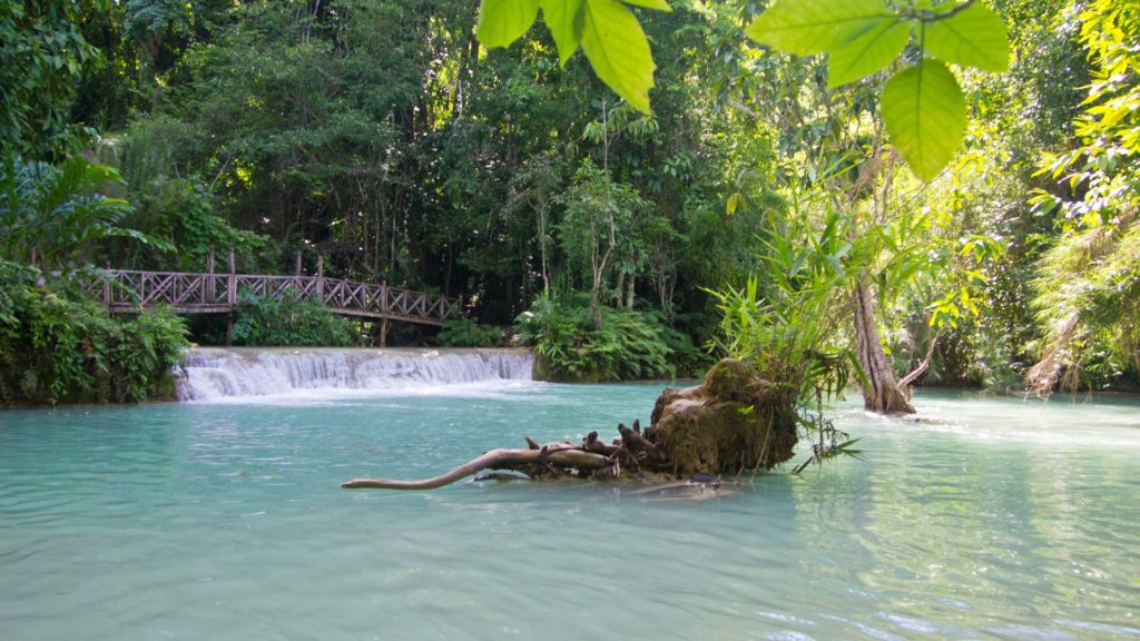 Die erste Ebene des Kuang Si Wasserfalls