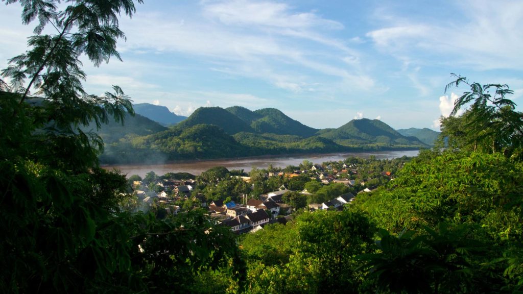 Aussicht auf Luang Prabang auf dem Weg zur Spitze des Mount Phou Si