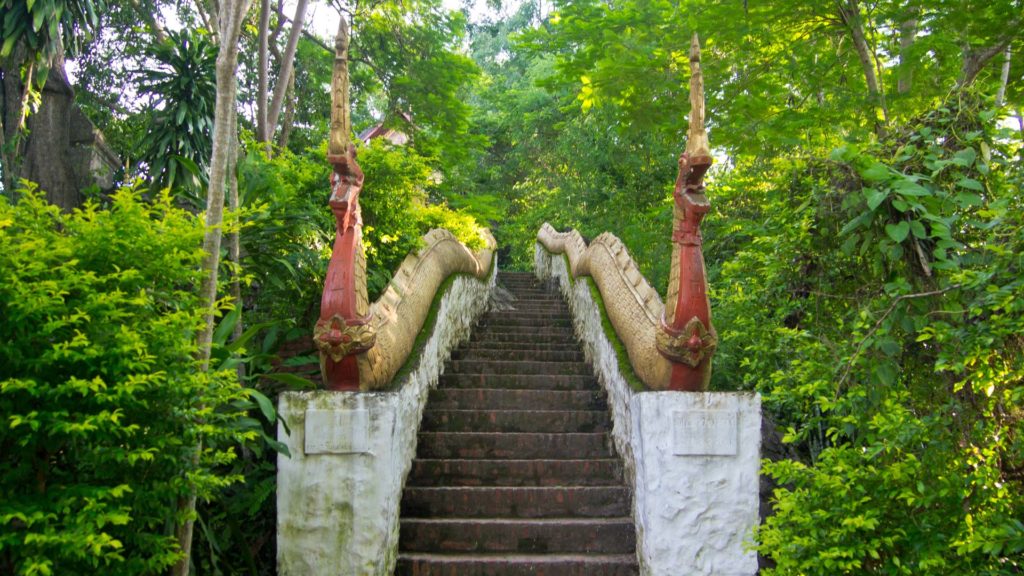 Treppe auf dem Weg zum Mount Phou Si, Luang Prabang