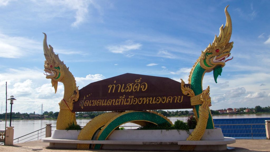 Drachen-/Naga-Statue am Mekong-Ufer, Nong Khai